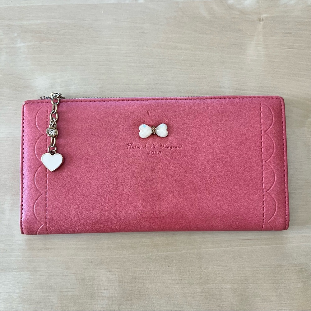 Yadas Coral withBow Accent Zip Wallet with Heart Charm